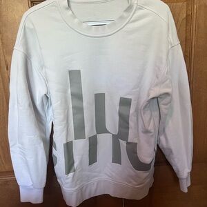 lululemon crewneck. size small. small stain on neck, not too noticeable.